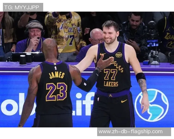 东契奇豪取30分7篮板6助攻詹姆斯贡献19分3篮板7助攻湖人战胜雷霆取得大胜